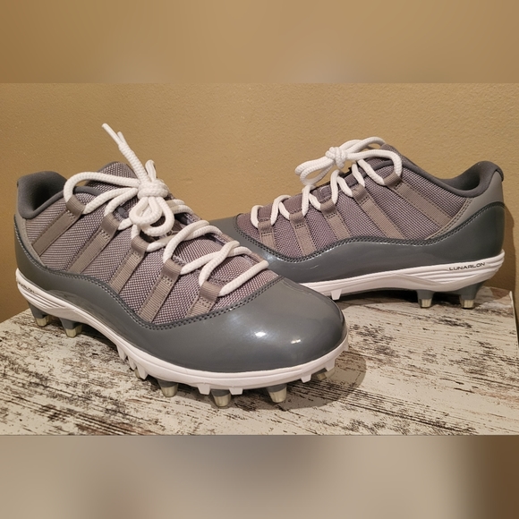 Deadstock Jordan 11 XI Cool Gray Football cleats - Picture 5 of 10